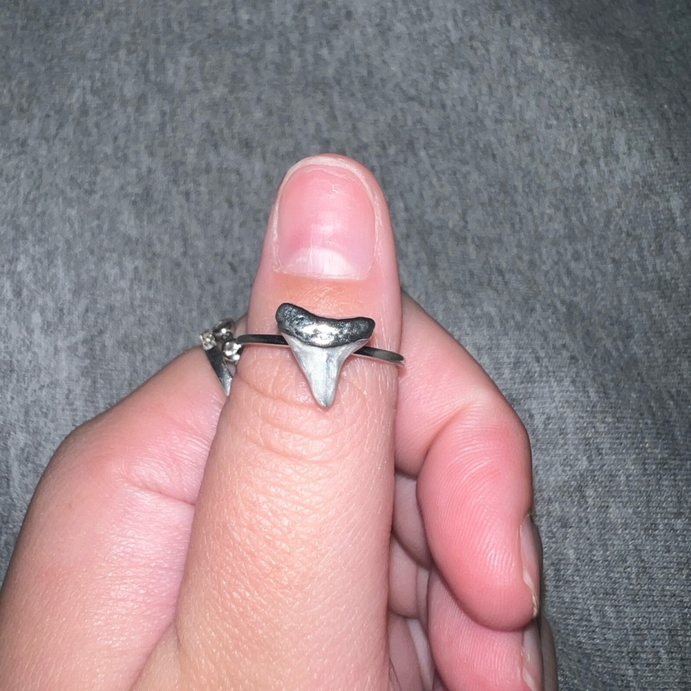 Pura Vida shark tooth ring size 7